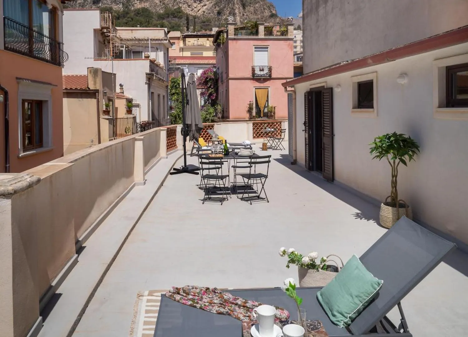 Maia Flora Taormina Apartments