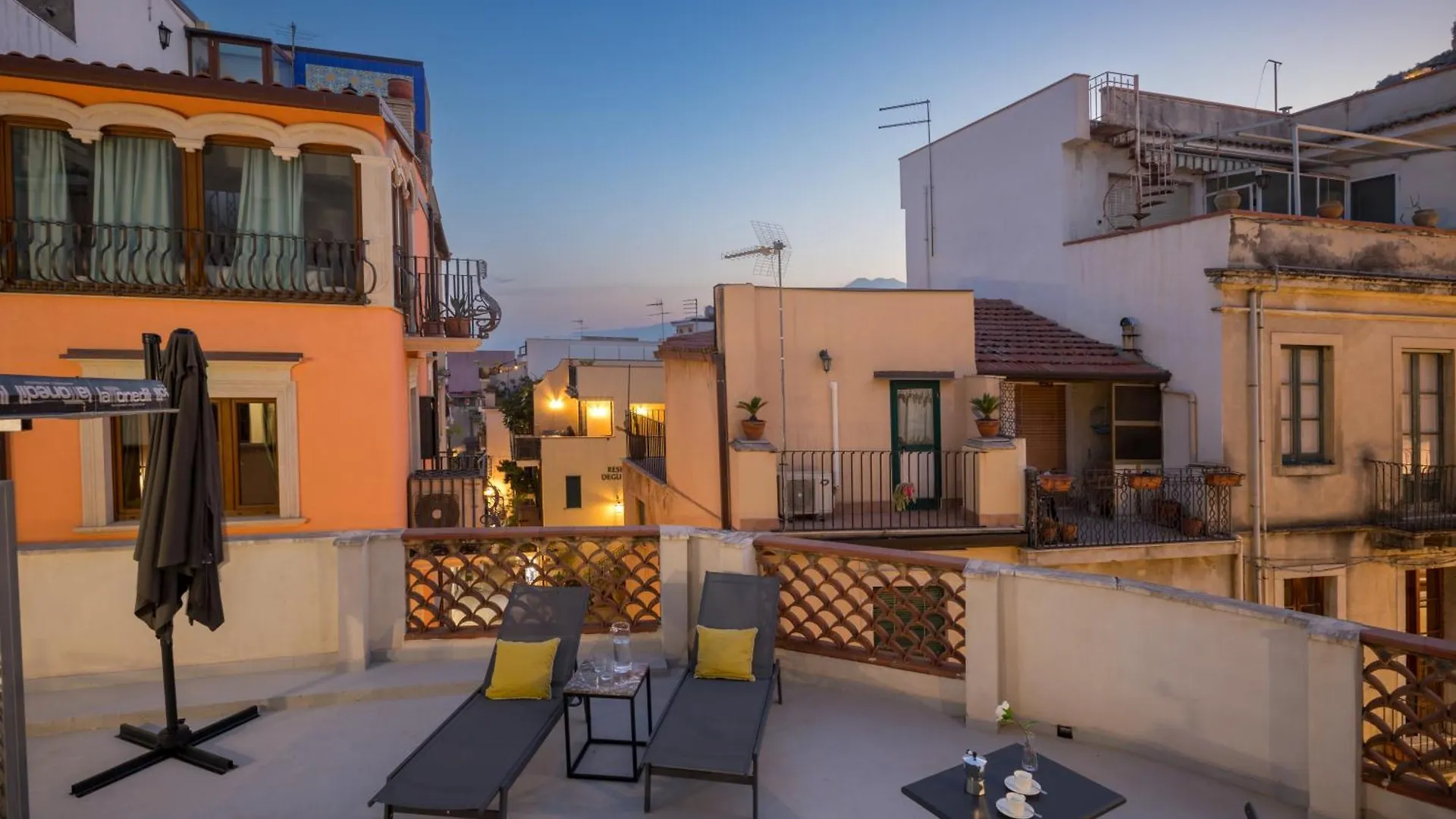 Maia Flora Taormina Apartments