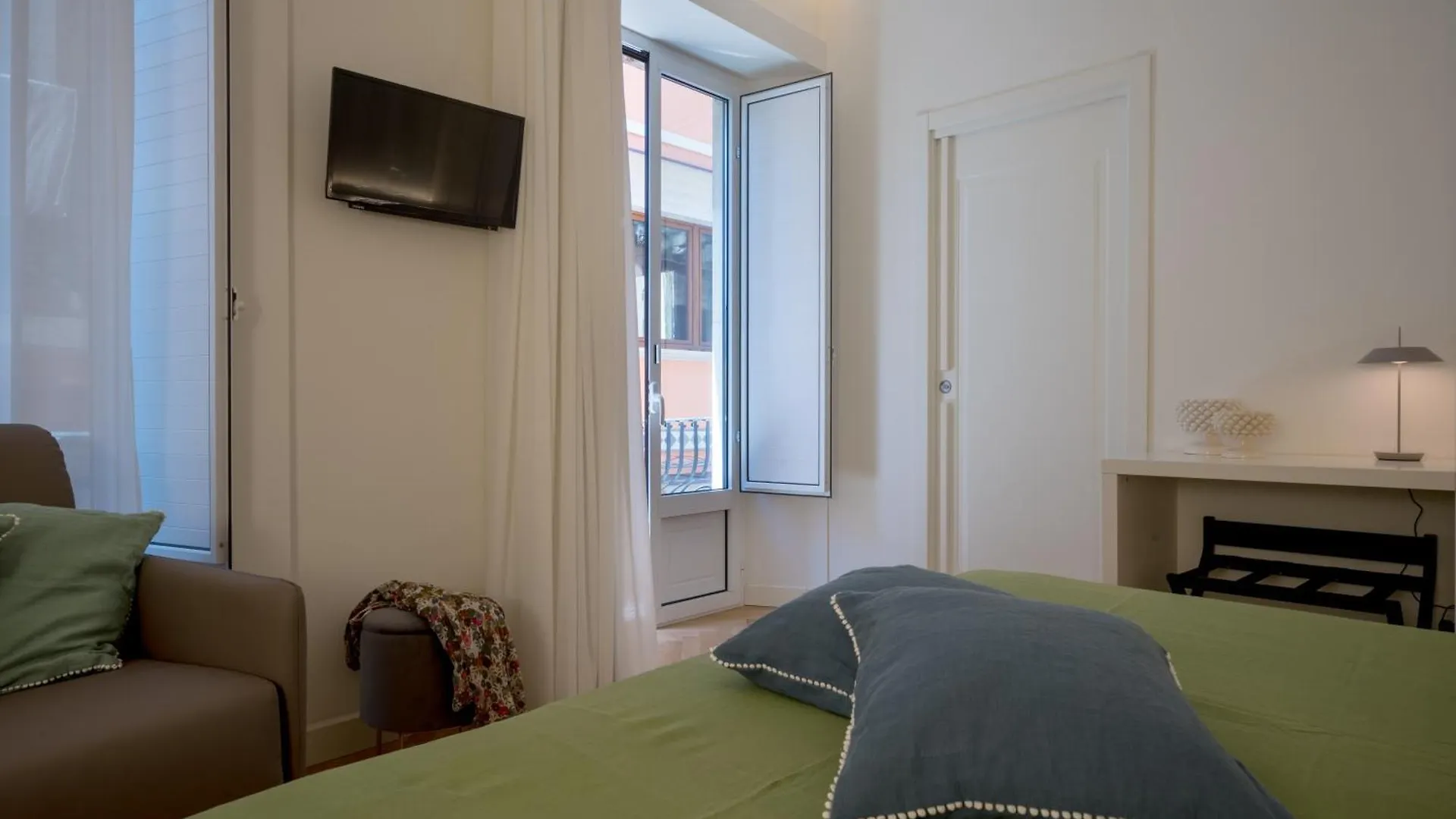 Maia Flora Taormina Apartments