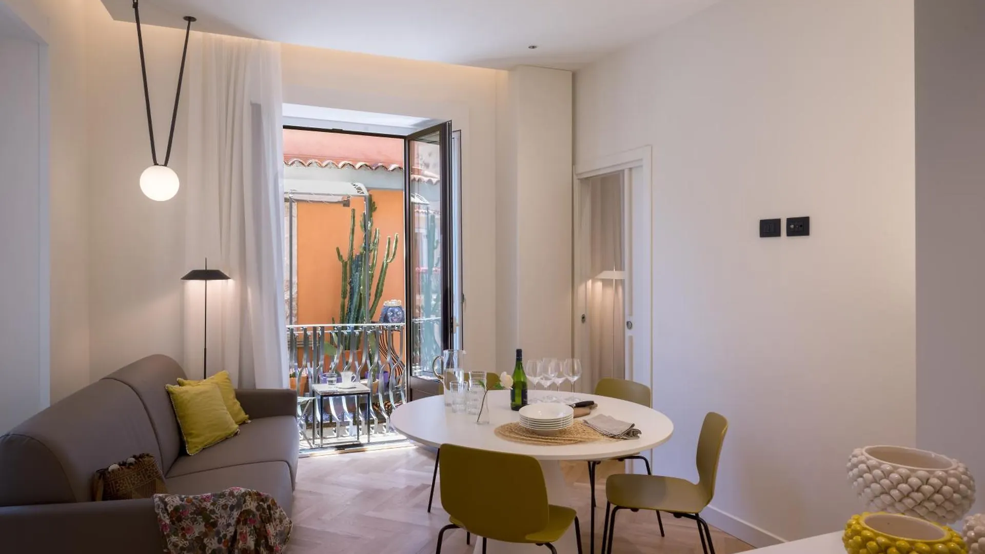 Maia Flora Taormina Apartments